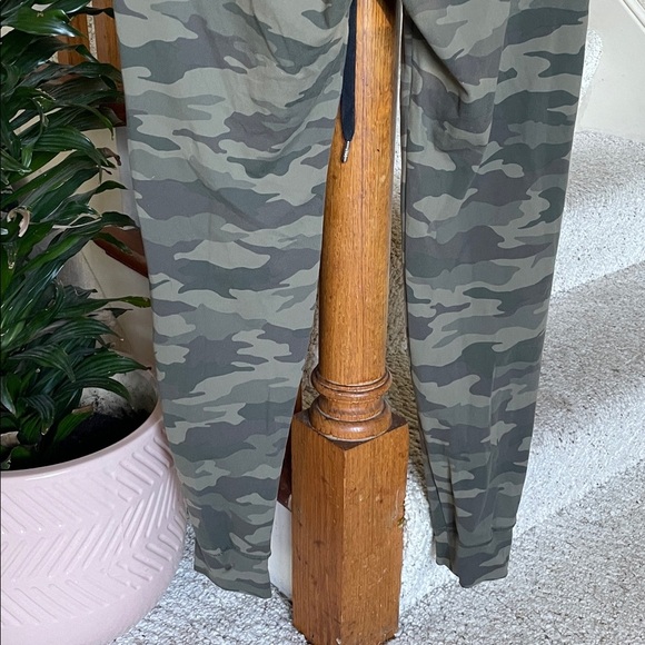 Zyia Athletic Camo Jogger Sweatpants - Picture 6 of 12